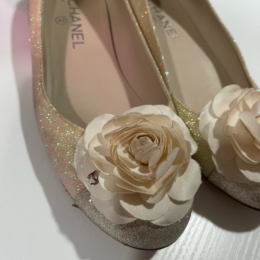CHANEL Beige Glitter Camellia-Embellished Ballet Flats - Picture 8 of 13
